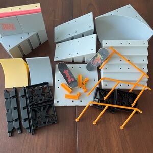 Tech Deck Fingerboard Skatepark Parts with 2 SkateBoards